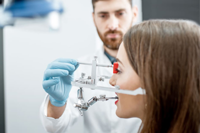 Какое оборудование используется для анализа движений челюсти в стоматологии