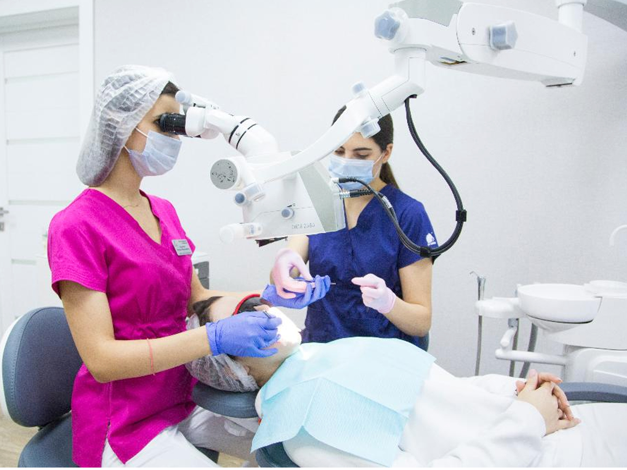 Стоматологический микроскоп